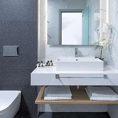 V Luxury 3* Sinarádes