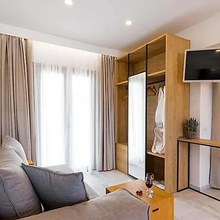 V Luxury Sinarádes