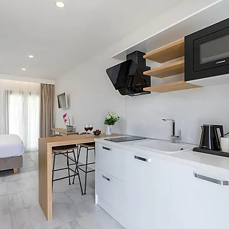 V Luxury Ξενοδοχείο Σιναράδες