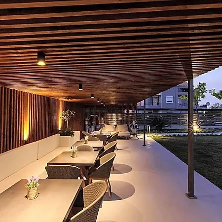 V Luxury Hotel 3*