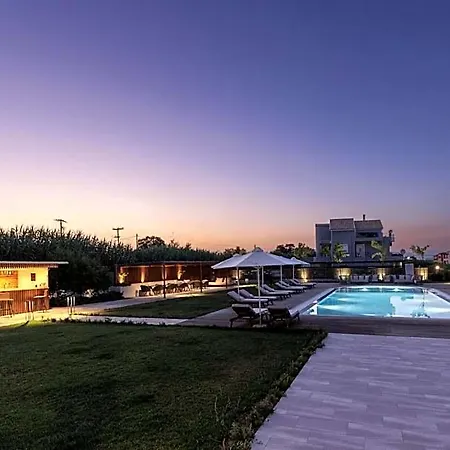 V Luxury Hotel Sinarádes